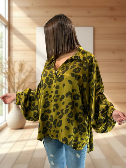 ANGELICA - BLOUSE LEOPARD VERT ANIS JUSQU'A LA TAILLE 52/54