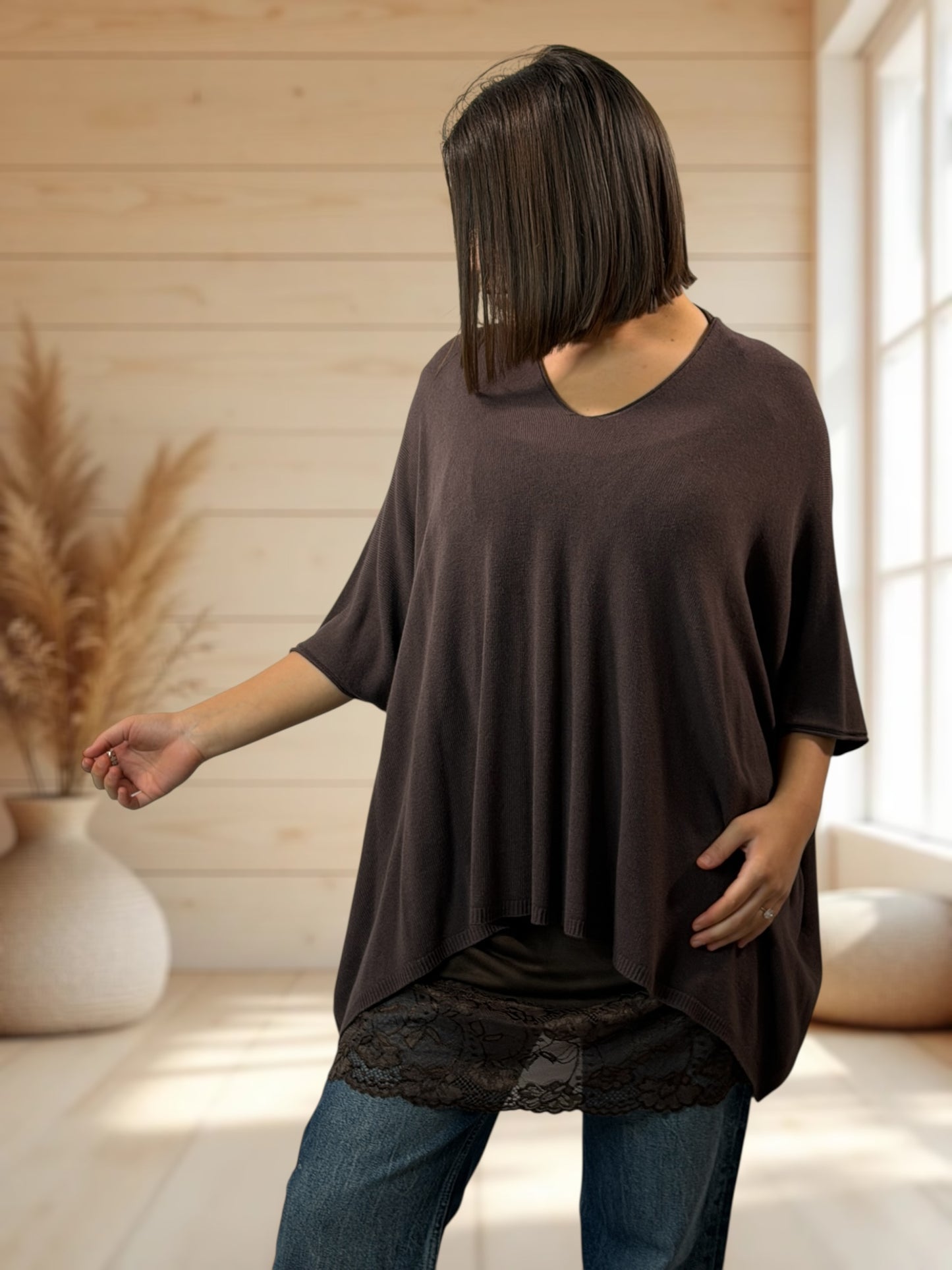 MERINGUE - PULL MARRON EN MAILLE FLUIDE JUSQU'A LA TAILLE 56/58