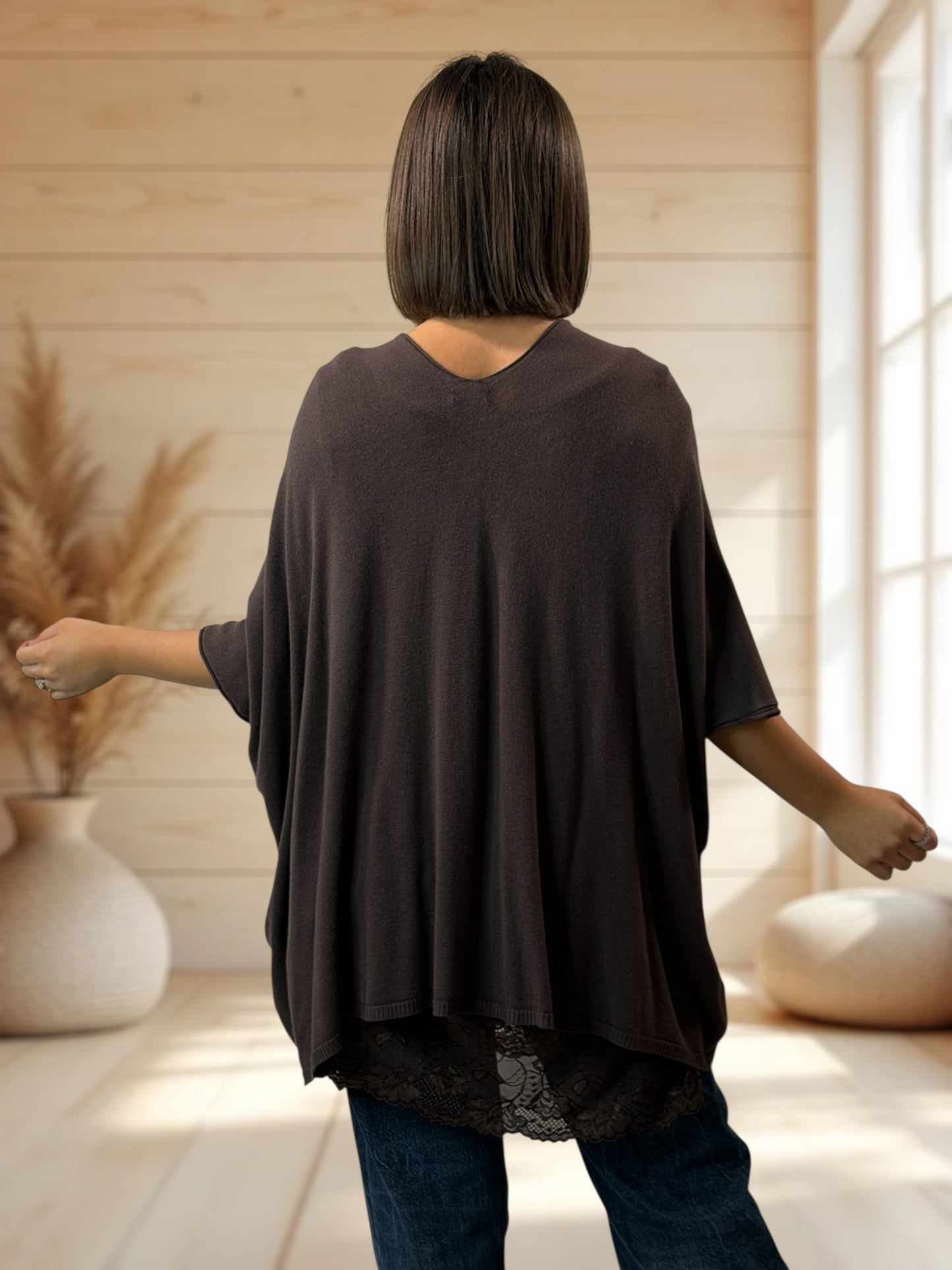 MERINGUE - PULL MARRON EN MAILLE FLUIDE JUSQU'A LA TAILLE 56/58