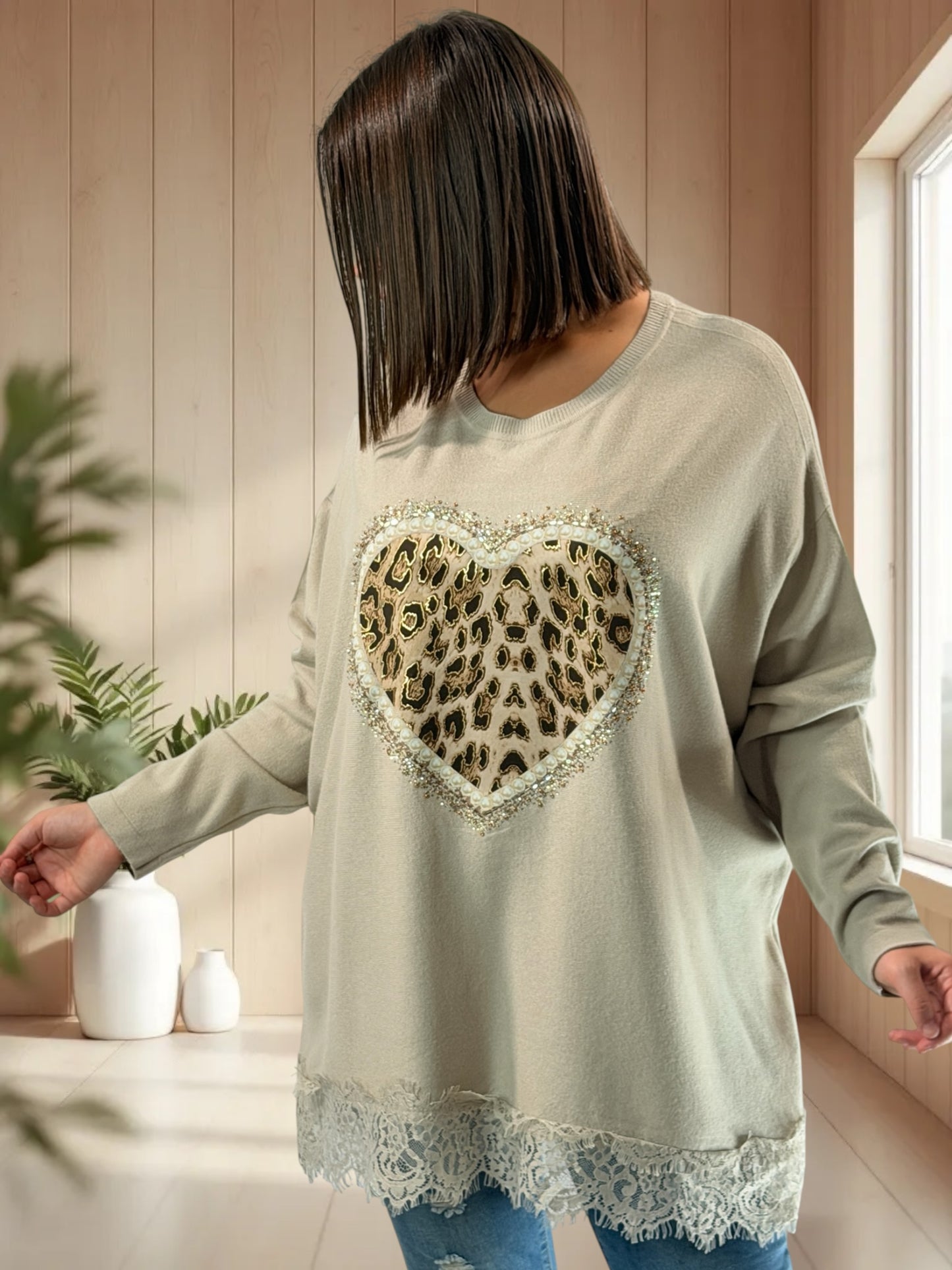 EVITA - PULL BEIGE EN MAILLE AVEC COEUR LEOPARD JUSQU'A LA TAILLE 54