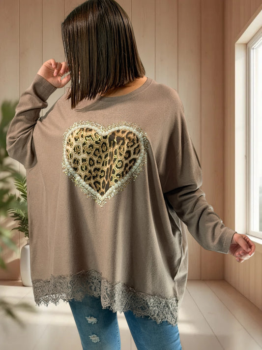EVITA - PULL TAUPE EN MAILLE AVEC COEUR LEOPARD JUSQU'A LA TAILLE 54