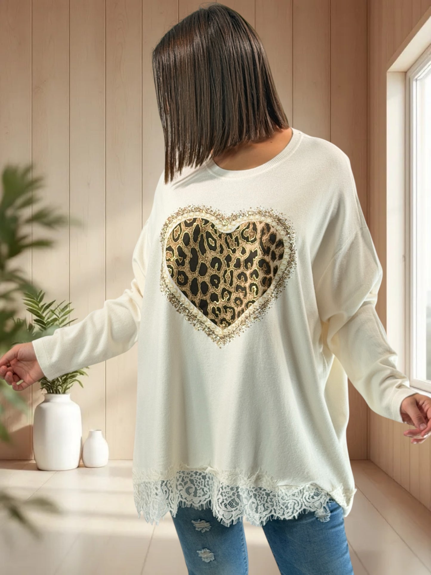 EVITA - PULL BLANC CASSE EN MAILLE AVEC COEUR LEOPARD JUSQU'A LA TAILLE 54
