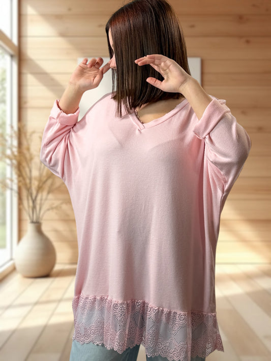 ELISA - PULL ROSE EN MAILLE FLUIDE BORDE DE DENTELLE JUSQU'A LA TAILLE 54