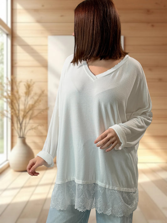 ELISA - PULL BLANC EN MAILLE FLUIDE BORDE DE DENTELLE JUSQU'A LA TAILLE 54