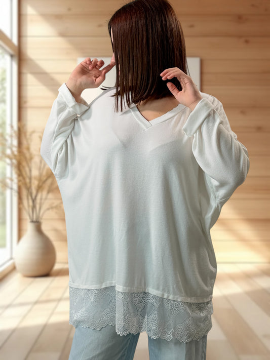 ELISA - PULL BLANC EN MAILLE FLUIDE BORDE DE DENTELLE JUSQU'A LA TAILLE 54