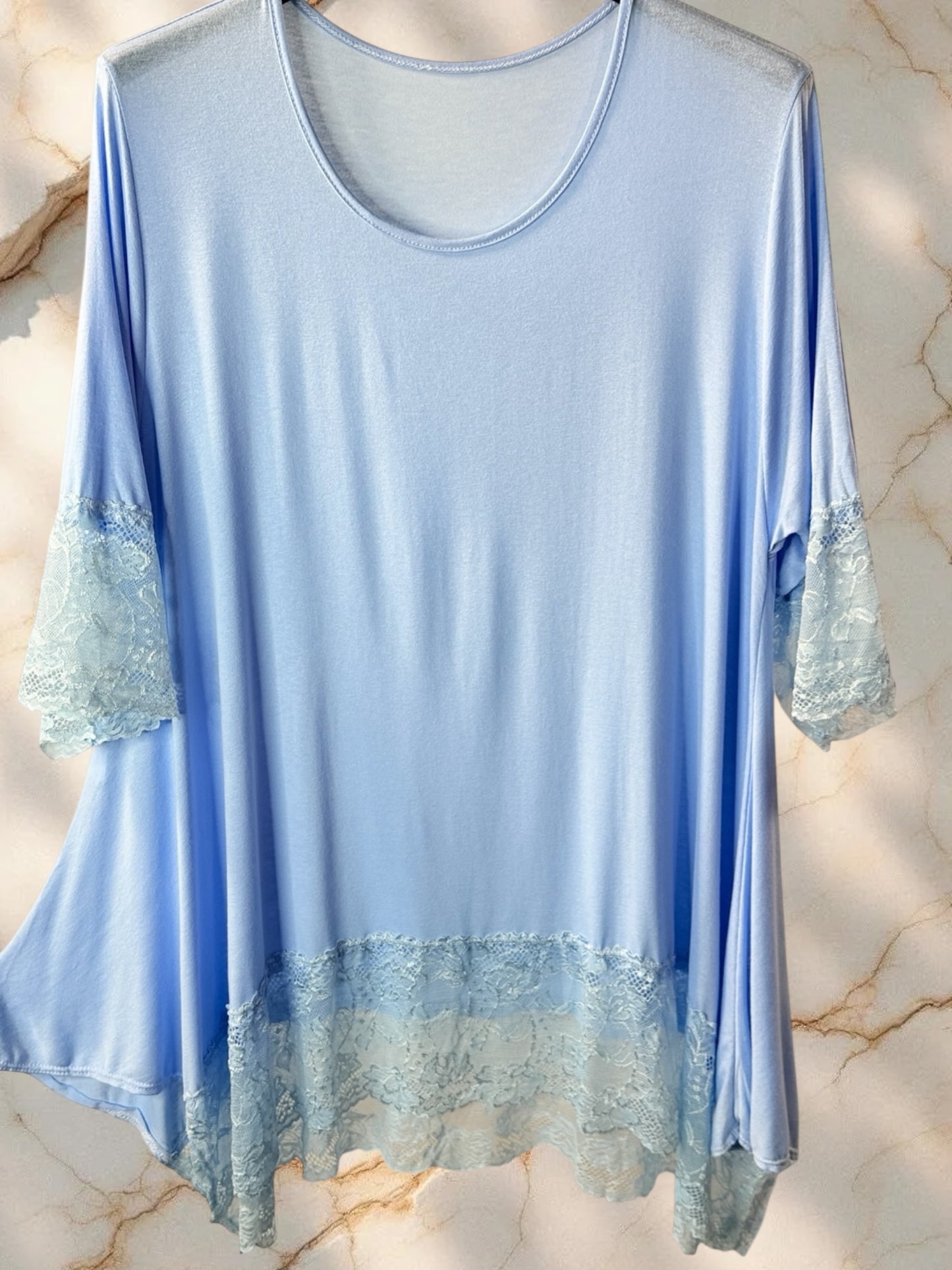 CINDY - TOP BLEU CIEL TAILLE 46 A 56/58