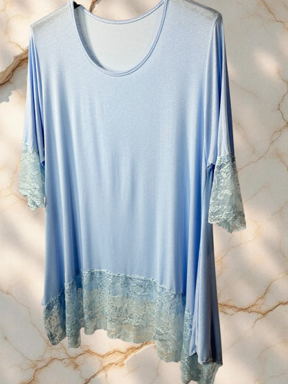 CINDY - TOP BLEU CIEL TAILLE 46 A 56/58