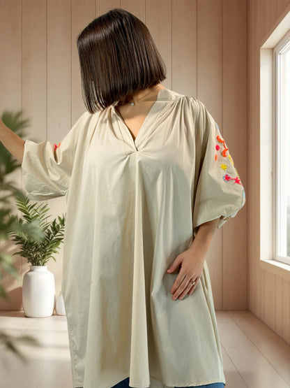 MADO - TUNIQUE BEIGE OVERSIZE MANCHES BRODEES JUSQU'A LA TAILLE 56