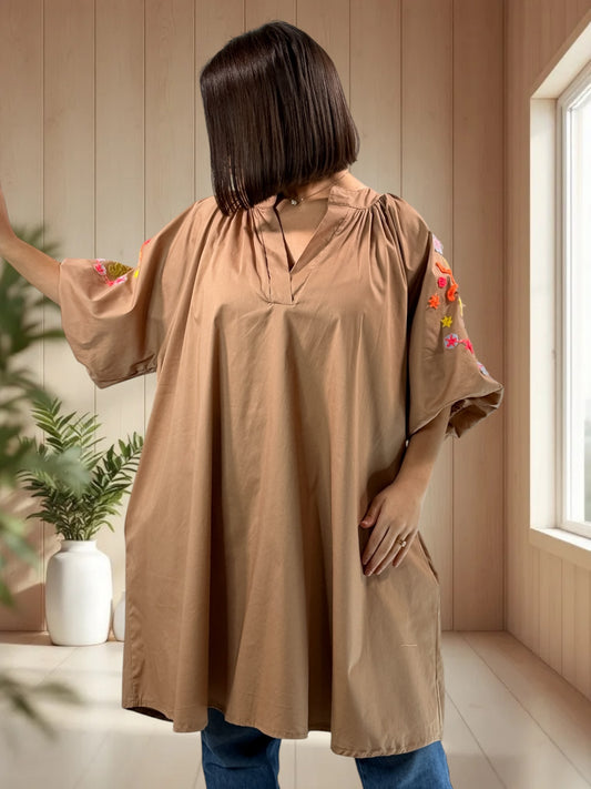 MADO - TUNIQUE CAMEL OVERSIZE MANCHES BRODEES JUSQU'A LA TAILLE 56