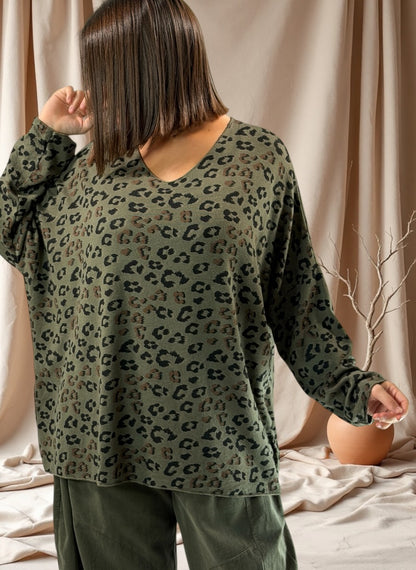 MADDY - PULL EN MAILLE LEOPARD KAKI JUSQU'A LA TAILLE 56