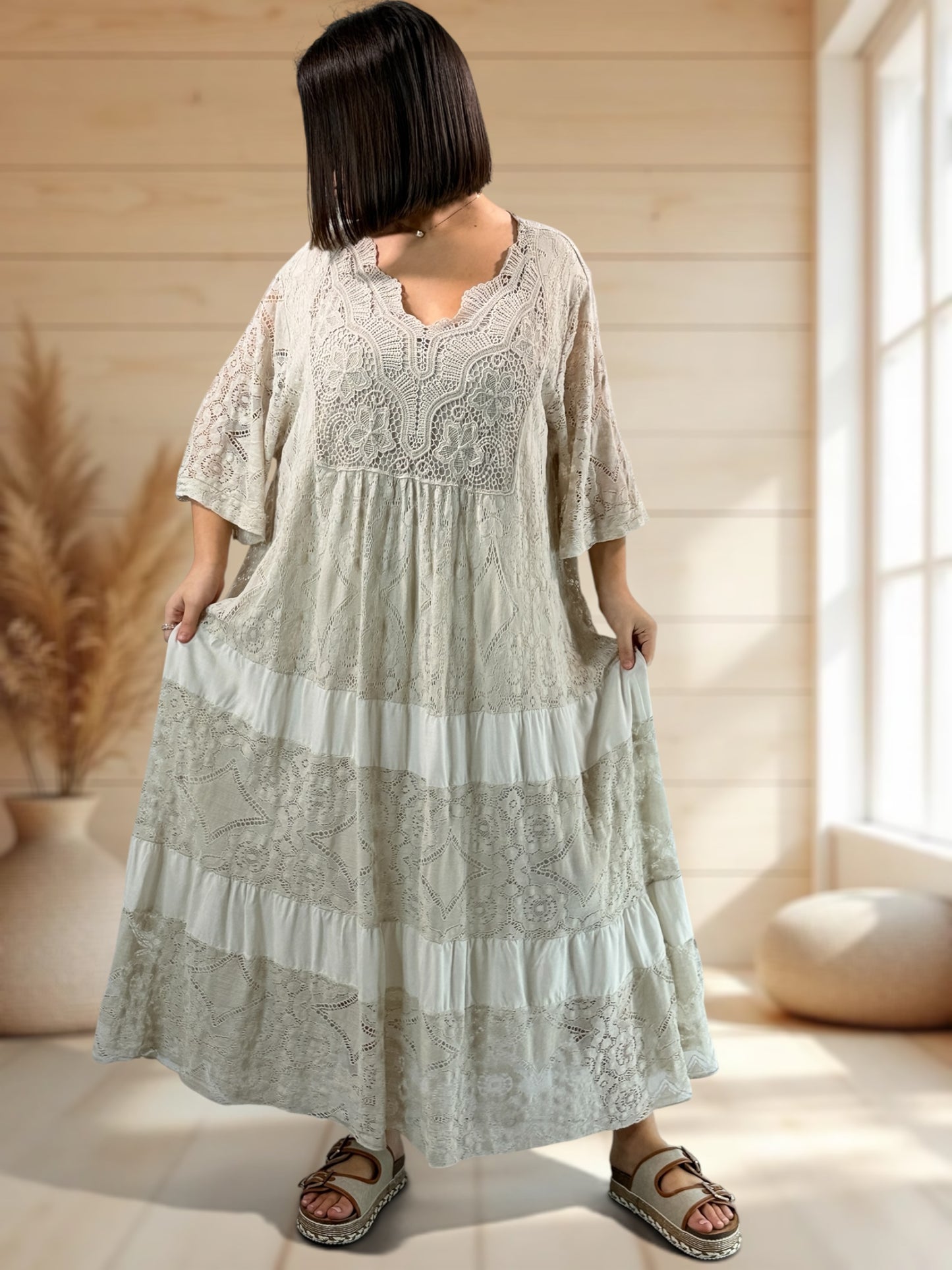 LINDA - ROBE LONGUE BEIGE EN DENTELLE JUSQU'A LA TAILLE 56