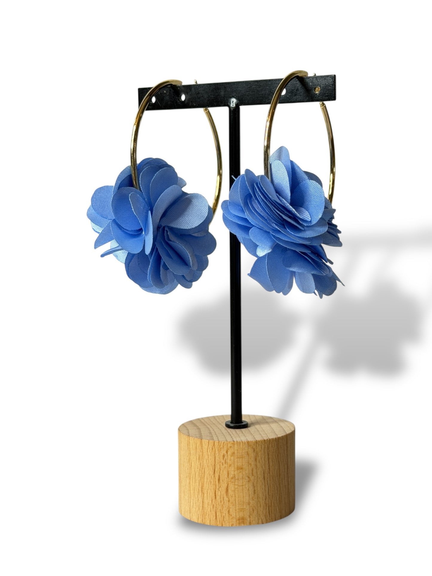 LOLITA - BOUCLES D'OREILLES CREOLES AVEC FLEUR BLEUE