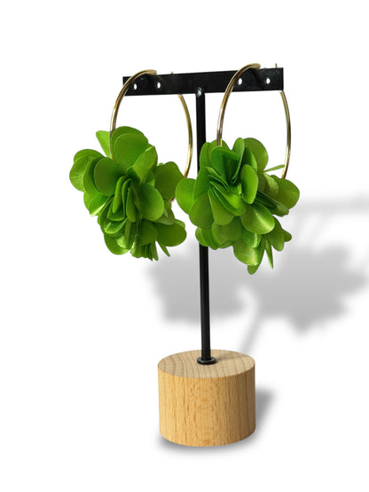 LOLITA - BOUCLES D'OREILLES CREOLES AVEC FLEUR VERTE