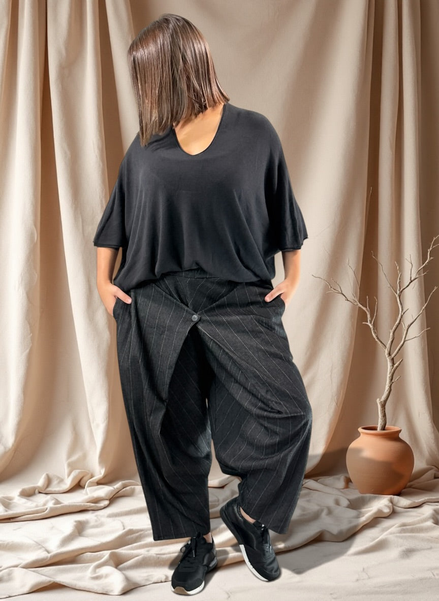 MATTEO - PANTALON NOIR A RAYURE JUSQU'A LA TAILLE 50