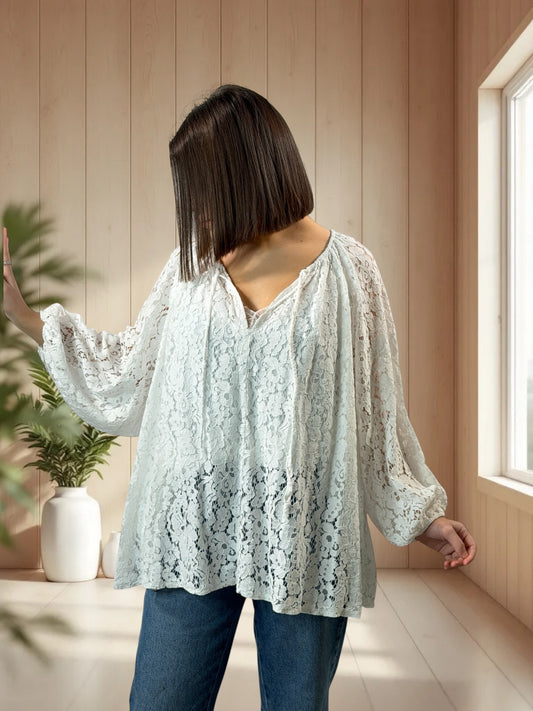 LAURA  - BLOUSE BLANCHE EN DENTELLE JUSQU'A LA TAILLE 54