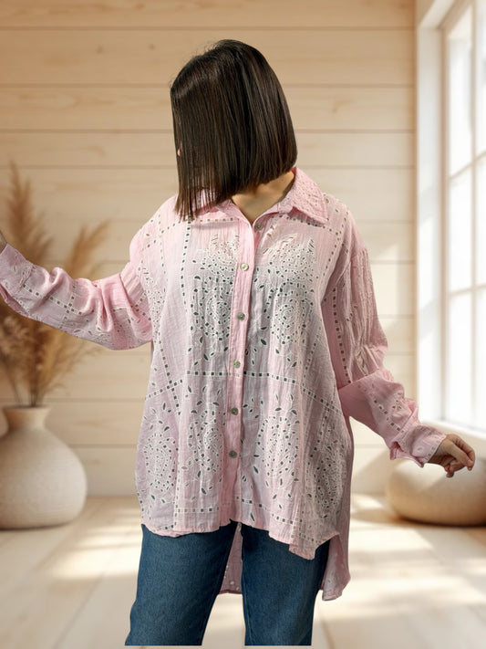 MARBELLA - CHEMISE OVERSIZE EN BRODERIE ANGLAISE ROSE JUSQU'A LA TAILLE 52