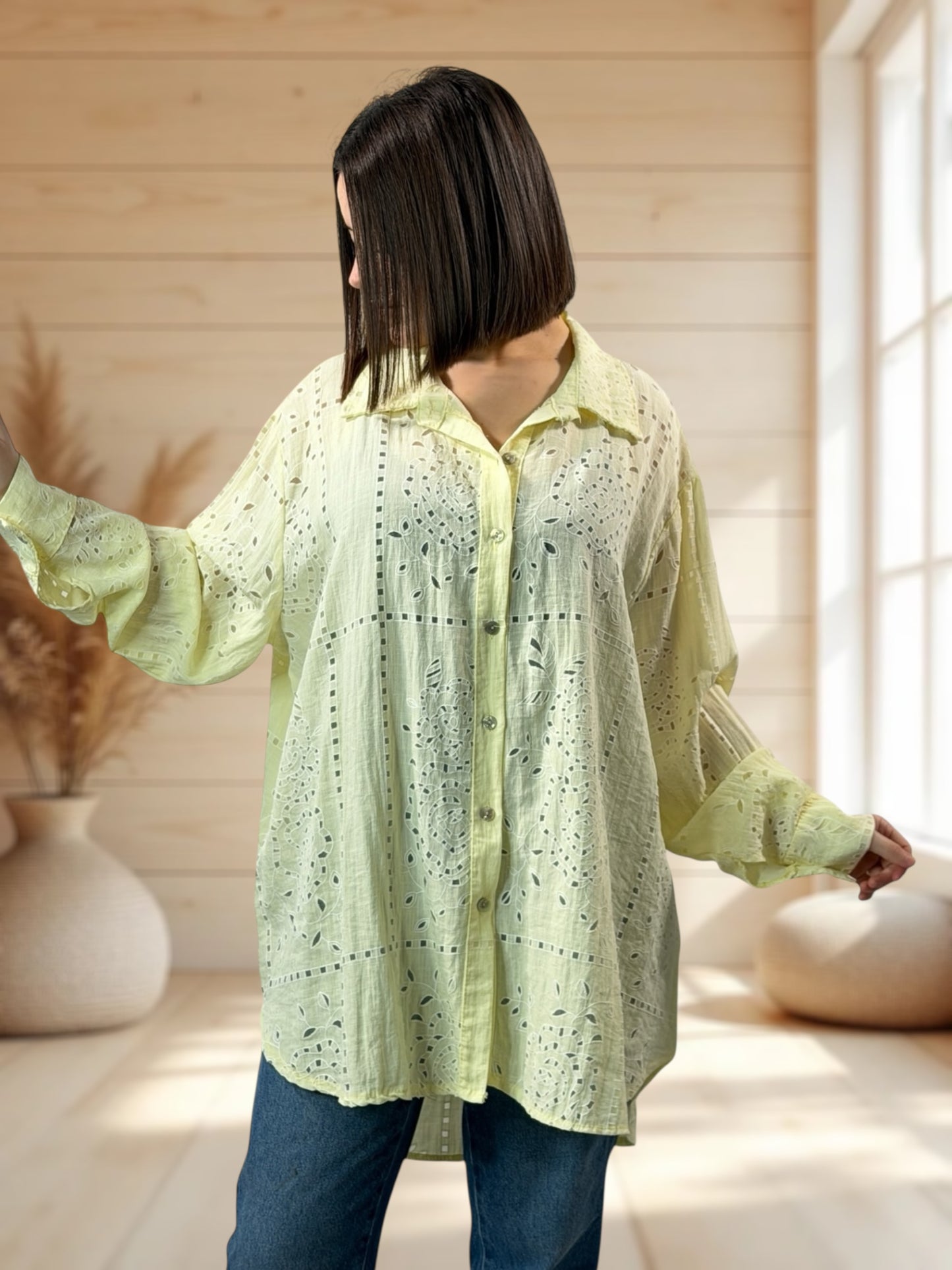 MARBELLA - CHEMISE OVERSIZE EN BRODERIE ANGLAISE JAUNE JUSQU'A LA TAILLE 52