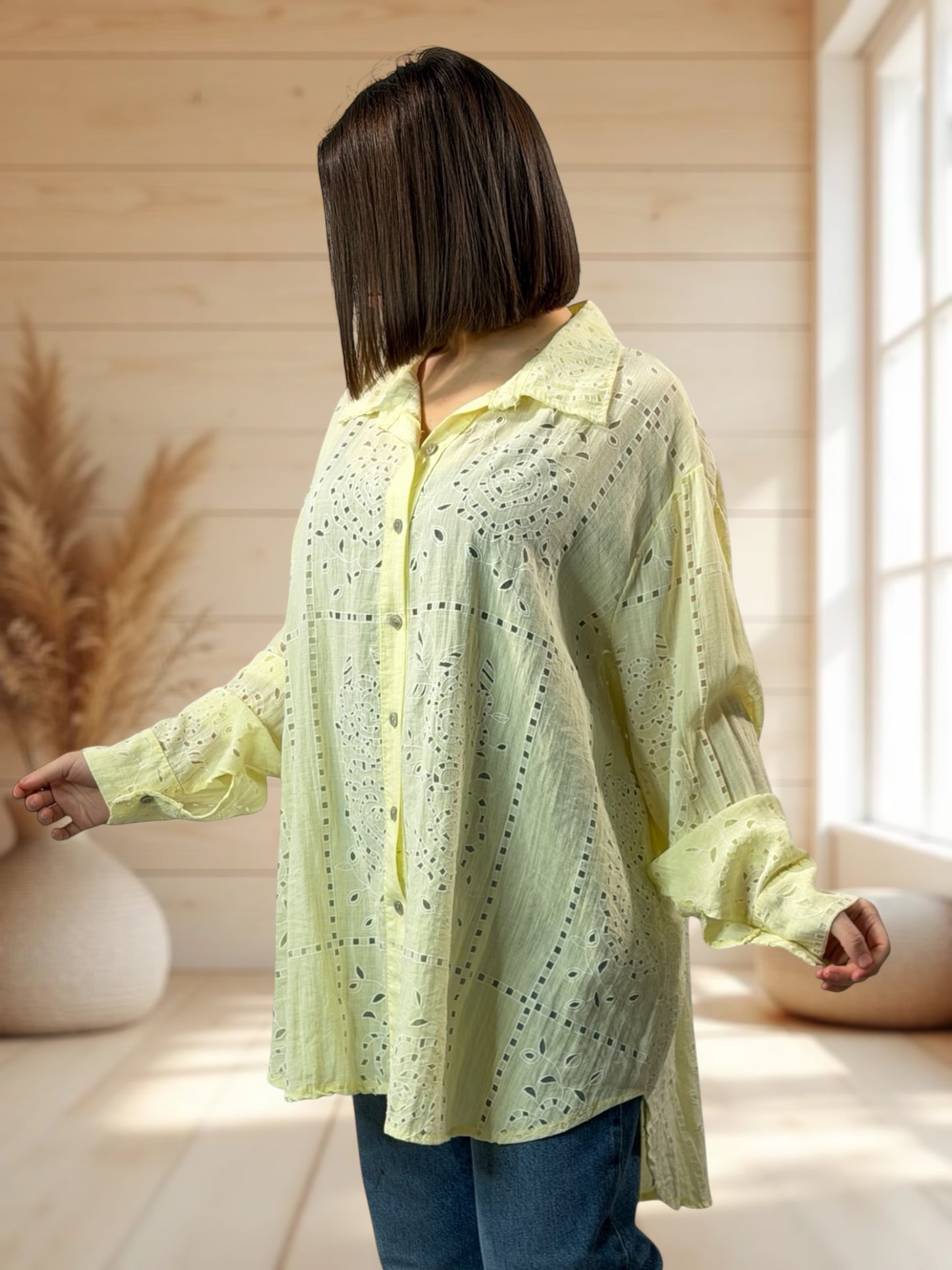 MARBELLA - CHEMISE OVERSIZE EN BRODERIE ANGLAISE JAUNE JUSQU'A LA TAILLE 52