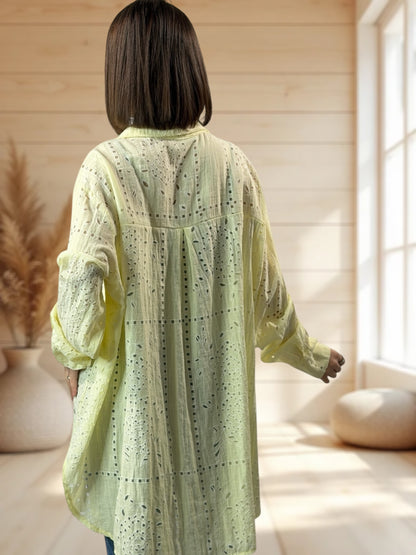MARBELLA - CHEMISE OVERSIZE EN BRODERIE ANGLAISE JAUNE JUSQU'A LA TAILLE 52