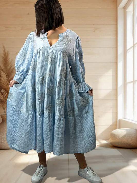 ROSALINA - ROBE ROSE BRODEE BLEU CIEL JUSQU'A LA TAILLE 50/52