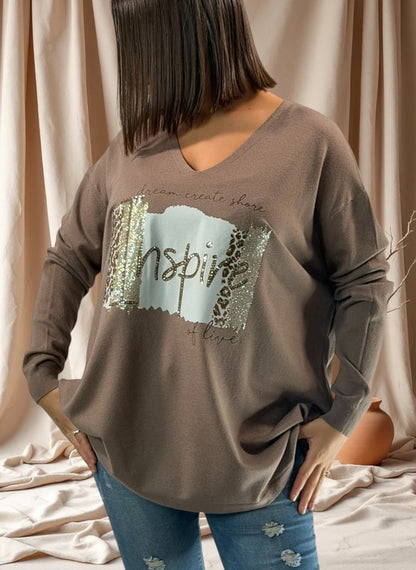 JADE - PULL TAUPE EN MAILLE AVEC STRASS JUSQU'A LA TAILLE 54