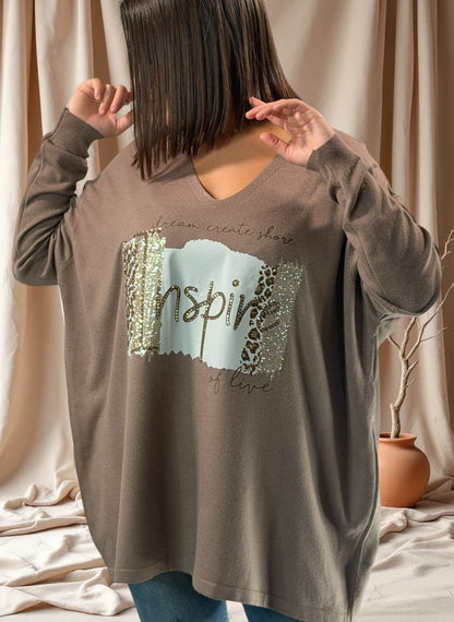 JADE - PULL TAUPE EN MAILLE AVEC STRASS JUSQU'A LA TAILLE 54