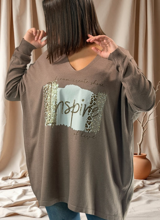 JADE - PULL TAUPE EN MAILLE AVEC STRASS JUSQU'A LA TAILLE 54