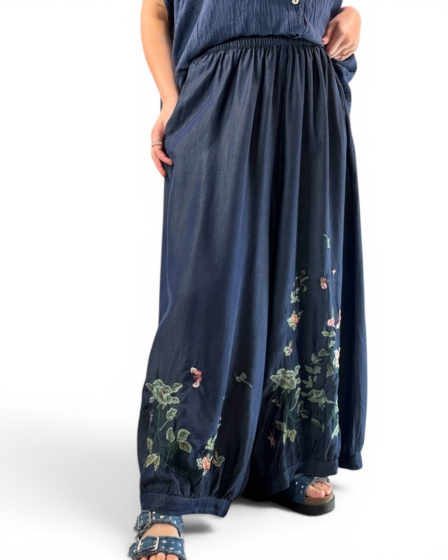 MARVIN - PANTALON FLUIDE BRODE  EN JEAN LYOCELL JUSQUA LA TAILLE 54