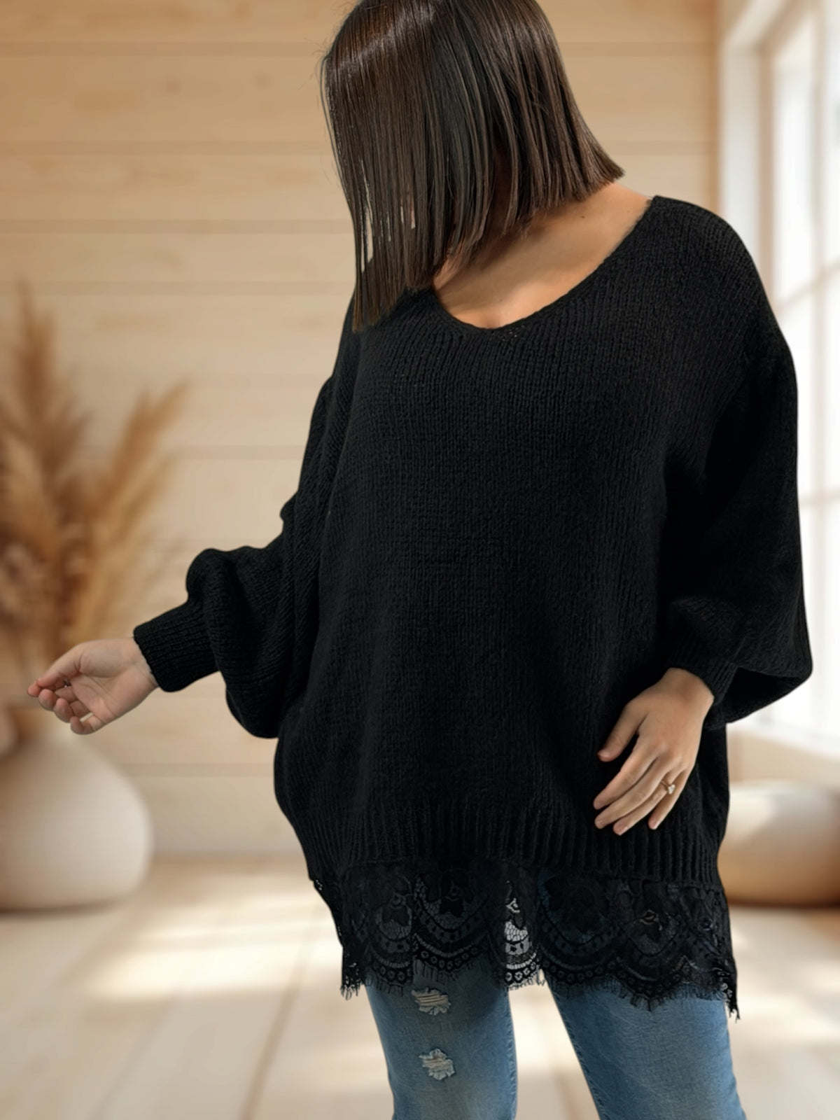 NINA - PULL OVERSIZE NOIR AVEC DENTELLE JUSQU'A LA TAILLE 54/56