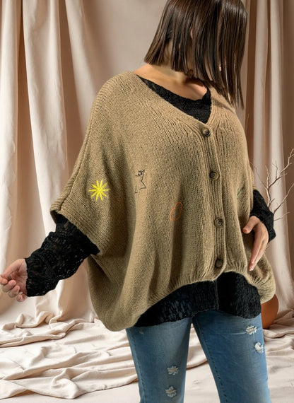 SOPHIA - GILET OVERSIZE CAMEL BRODE JUSQU'A LA TAILLE 56