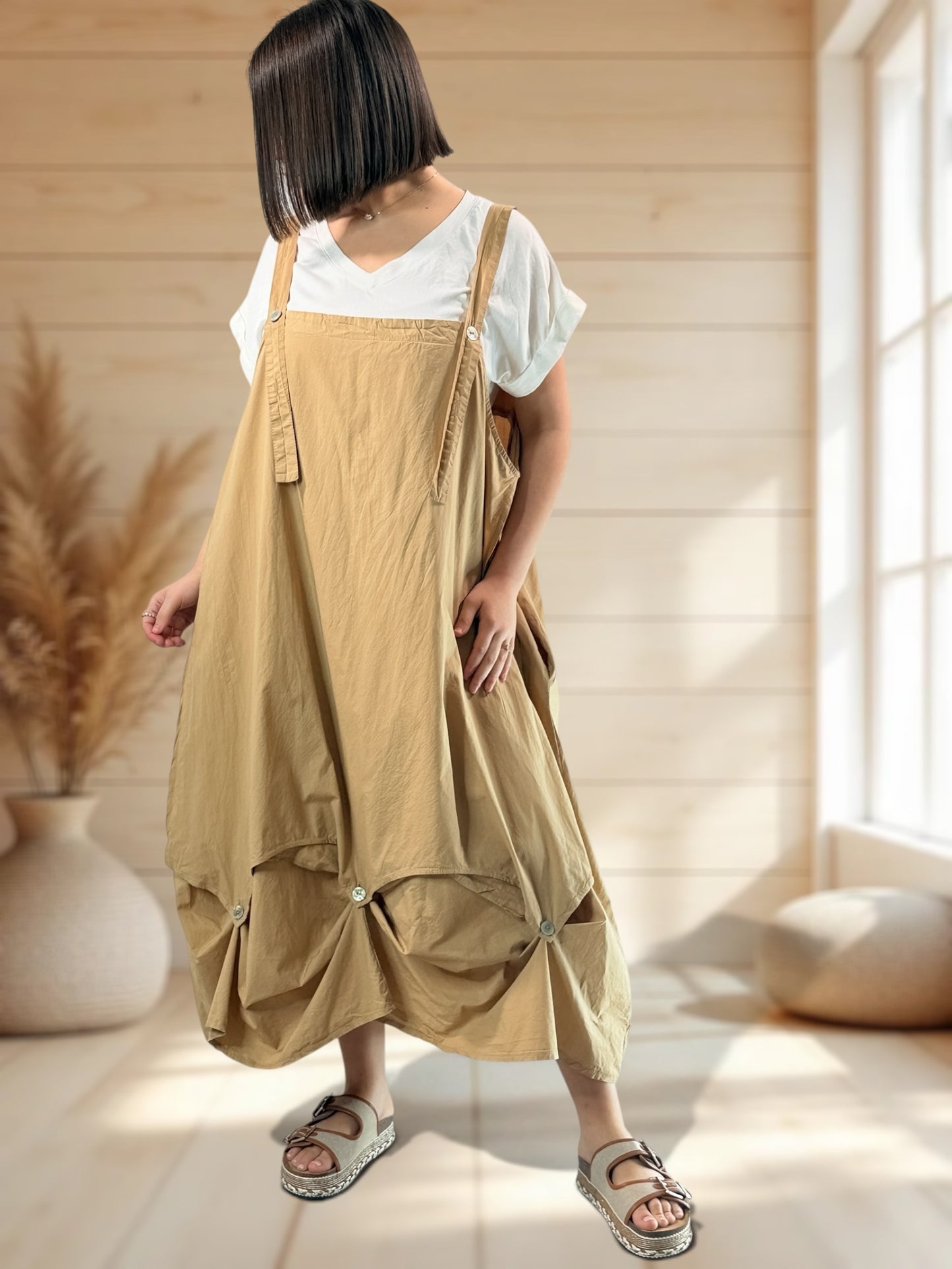 GLORIA - ROBE TABLIER CAMEL JUSQU'A LA TAILLE 54