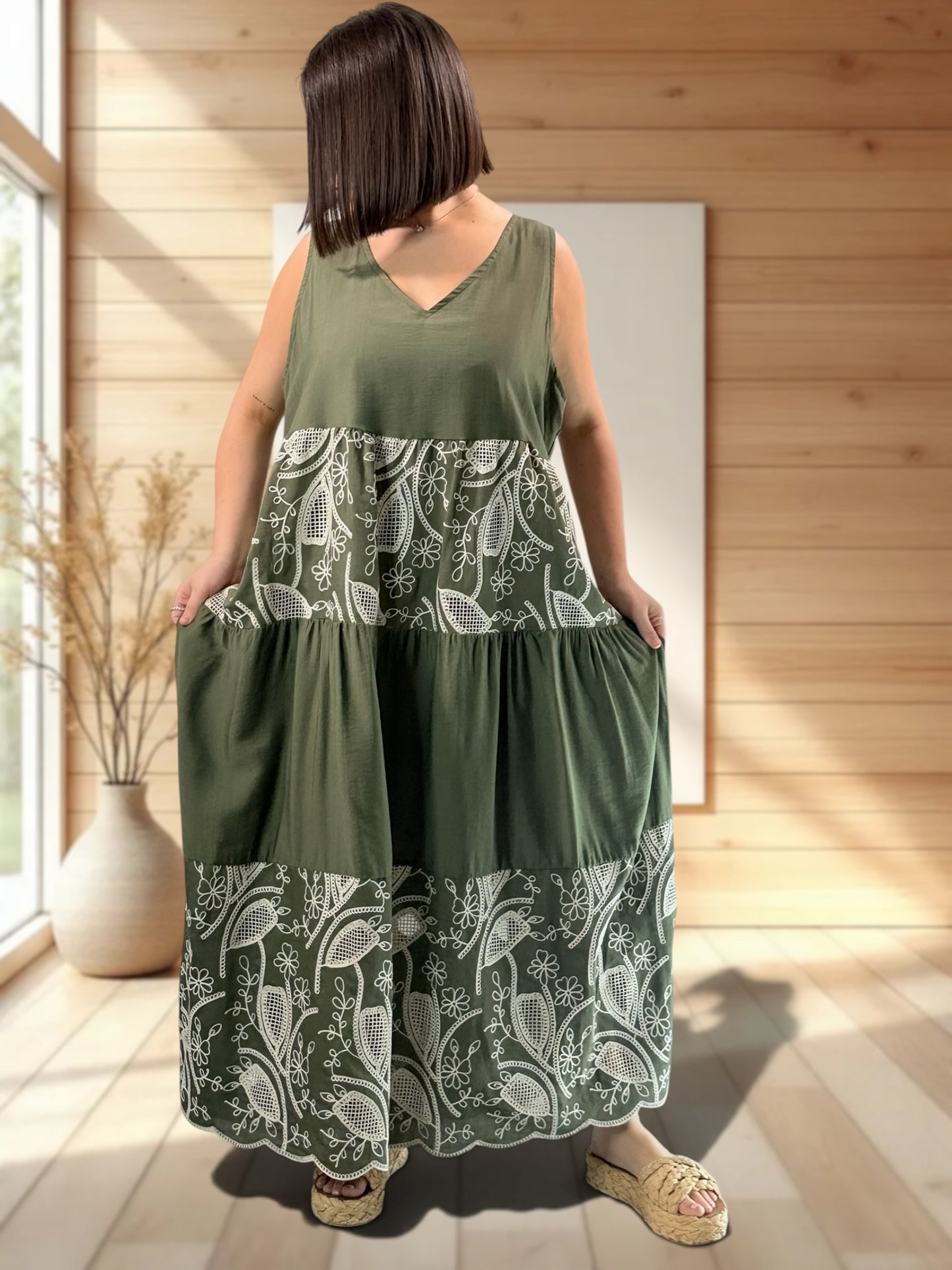 HITOMI - ROBE KAKI BRODEE JUSQU'A LA TAILLE 48/50