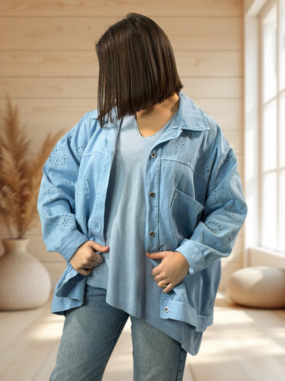 MATTEO - VESTE EN JEAN  BLEU CIEL AVEC BRODERIE ANGLAISE TAILLE 46/48 A 52