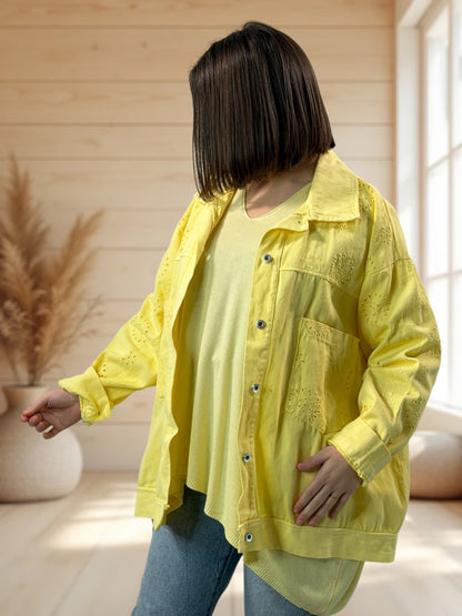 MATTEO - VESTE EN JEAN JAUNE AVEC BRODERIE ANGLAISE TAILLE 46/48 A 52