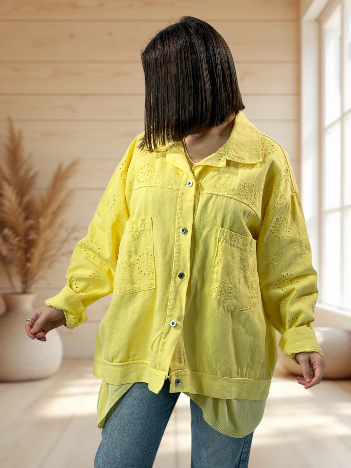 MATTEO - VESTE EN JEAN JAUNE AVEC BRODERIE ANGLAISE TAILLE 46/48 A 52