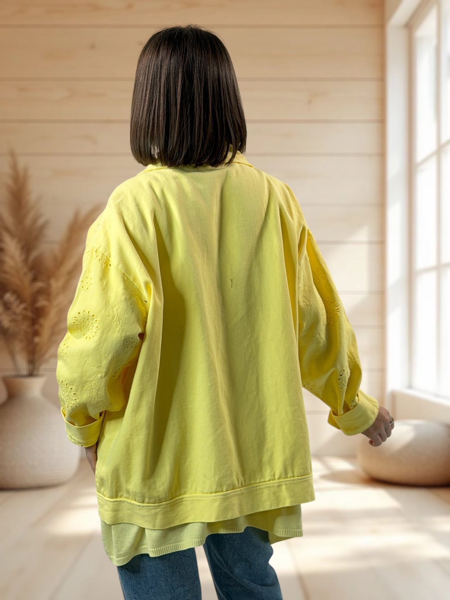 MATTEO - VESTE EN JEAN JAUNE AVEC BRODERIE ANGLAISE TAILLE 46/48 A 52