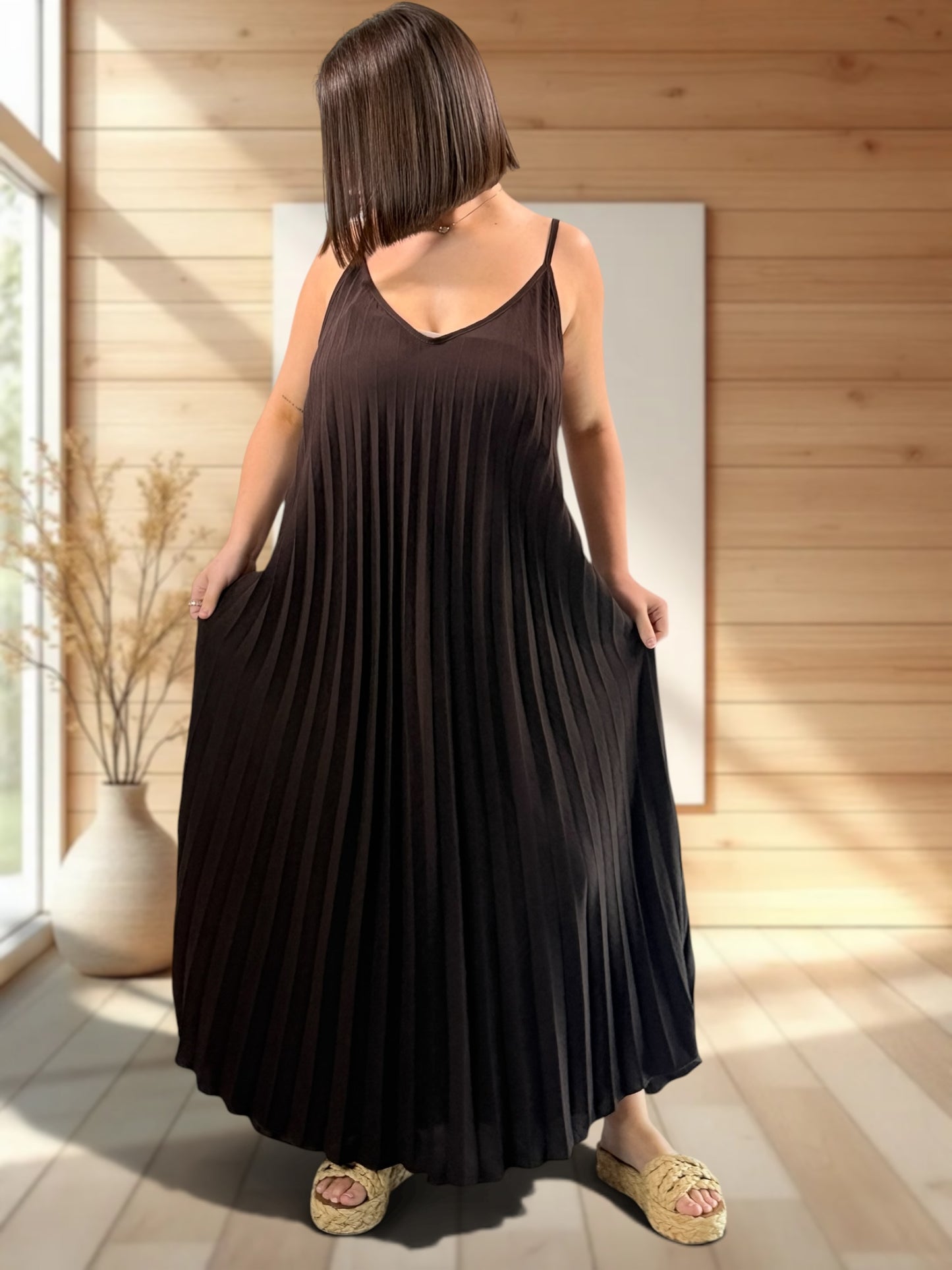 ALEXANDRA - ROBE MARRON PLISSEE JUSQU'A LA TAILLE 52/54