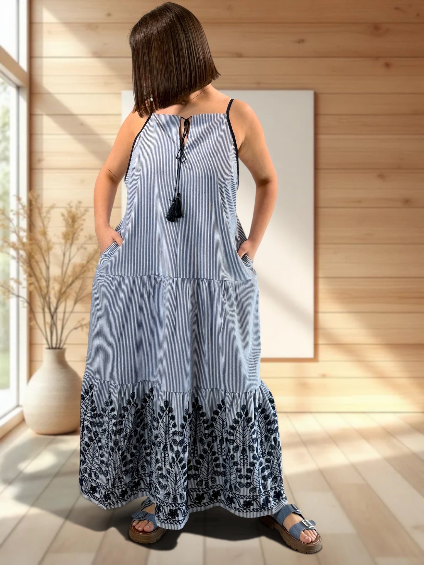 KRISTY - ROBE A RAYURE BRODEE JUSQU'A LA TAILLE 48