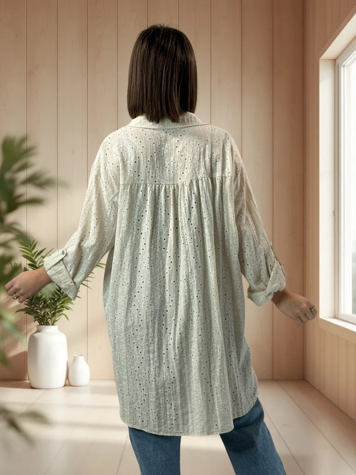 CAROLINA - CHEMISE OVERSIZE EN BRODERIE ANGLAISE BEIGE JUSQU'A LA TAILLE 48