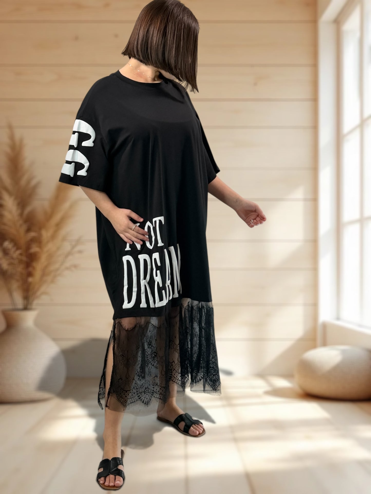 TYLER - ROBE NOIRE AVEC VOLANT DE TULLE ET DENTELLE JUSQU'A LA TAILLE 52