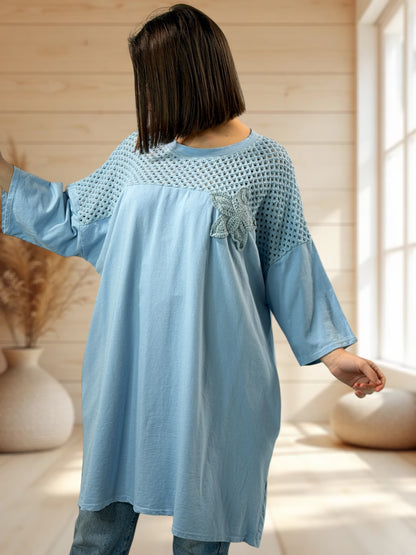 MARION  - TUNIQUE BLEUE CIEL EN COTON HAUT EN CROCHET JUSQU'A LA TAILLE 56