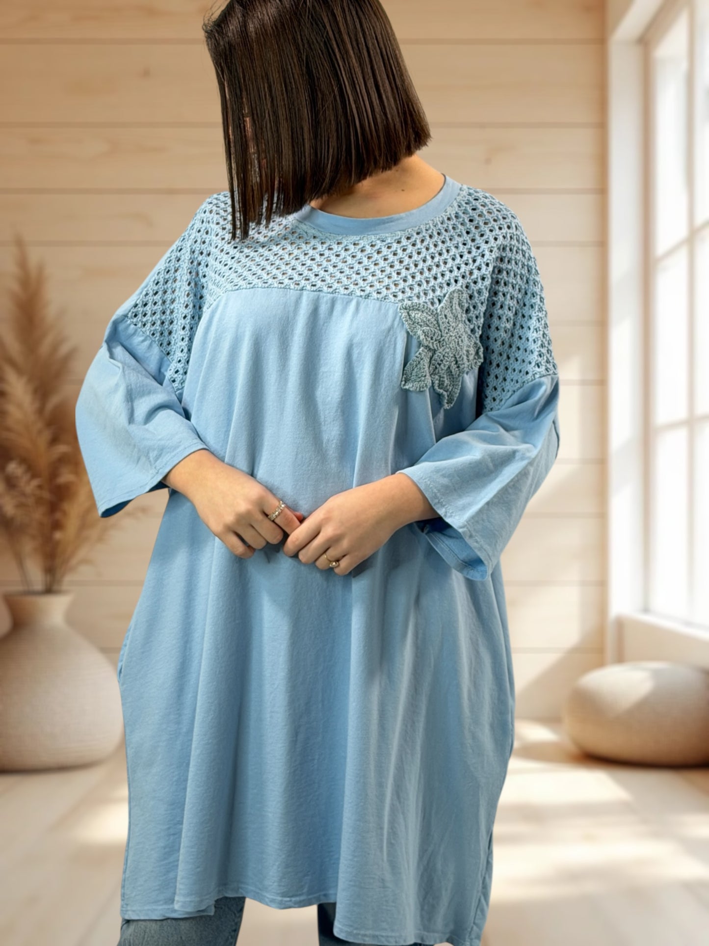 MARION  - TUNIQUE BLEUE CIEL EN COTON HAUT EN CROCHET JUSQU'A LA TAILLE 56