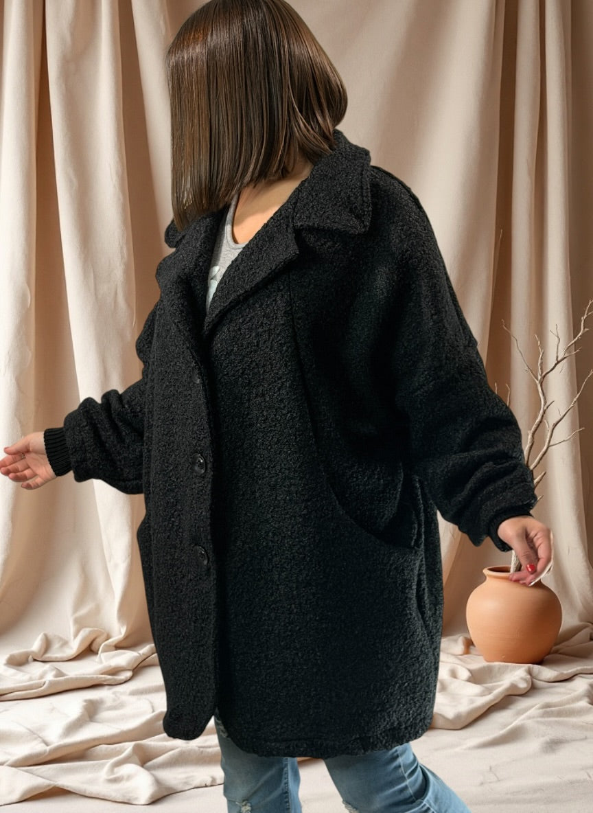 BETTY - VESTE NOIRE OVERSIZE JUSQU'A LA TAILLE 54/56