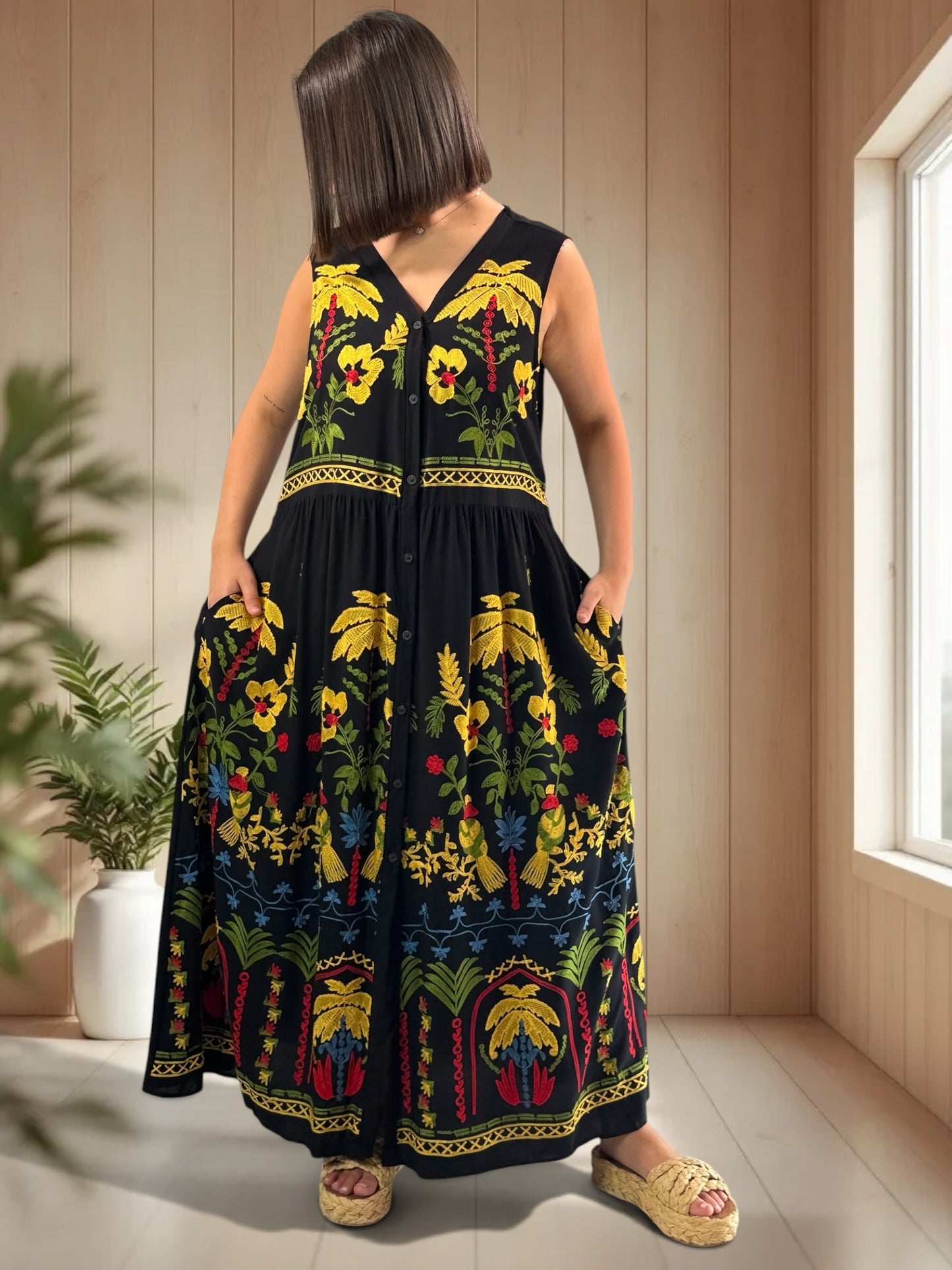 SIMONA - ROBE LONGUE NOIRE BRODEE JUSQU'A LA TAILLE 48