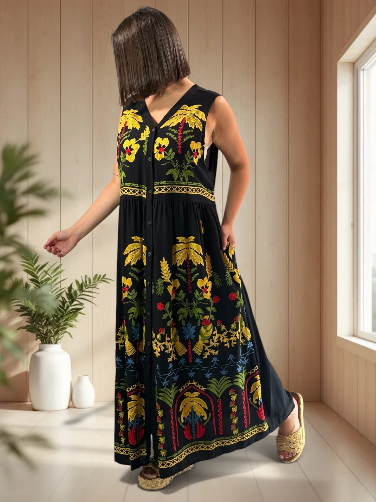 SIMONA - ROBE LONGUE NOIRE BRODEE JUSQU'A LA TAILLE 48
