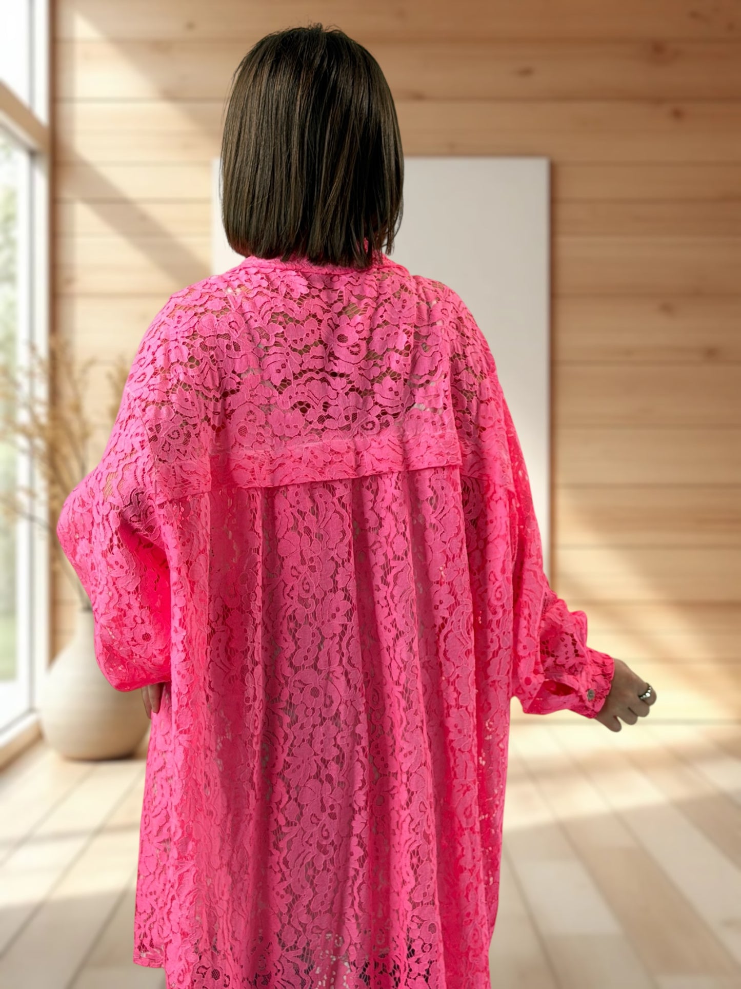 CAPUCINE - CHEMISE OVERSIZE FUCHSIA EN DENTELLE JUSQU'A LA TAILLE 58/60