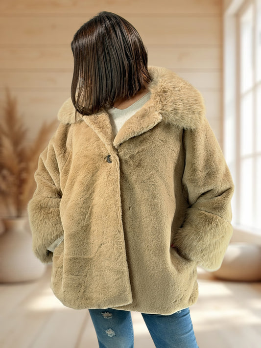 COURCHEVEL - VESTE BEIGE OVERSIZE EN FAUSSE FOURRURE JUSQU'A LA TAILLE 54