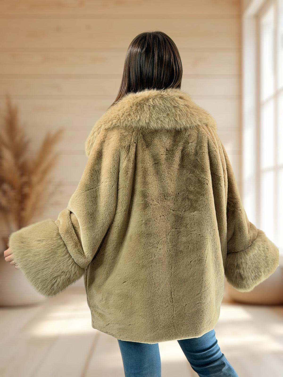 COURCHEVEL - VESTE BEIGE OVERSIZE EN FAUSSE FOURRURE JUSQU'A LA TAILLE 54