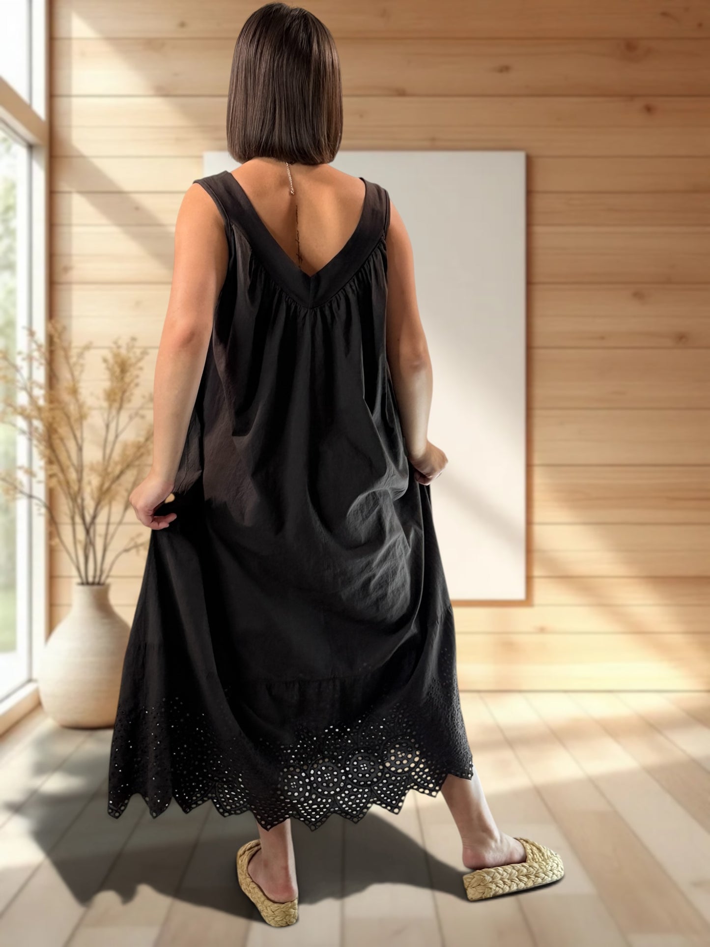 ROSELINE - ROBE MARRON BORDEE DE BRODERIE ANGLAISE JUSQU'A LA TAILLE 54