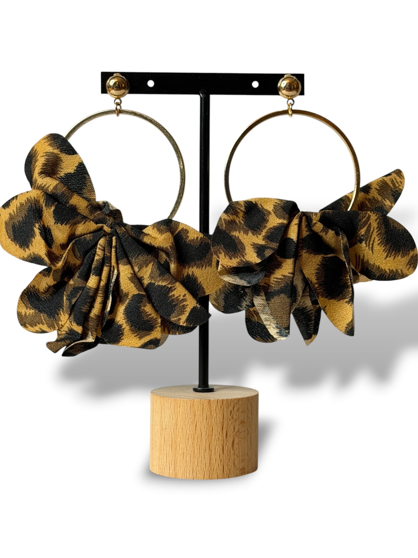 CLARICE - BOUCLES D'OREILLES CREOLES AVEC FLEUR LEOPARD